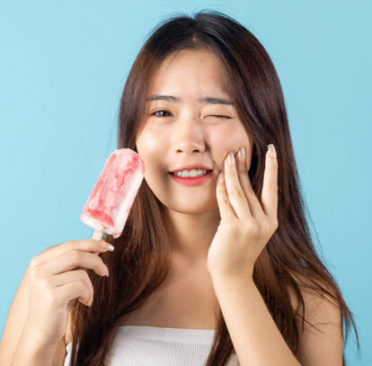 Girl feeling teeth pain due to tooth decay in Oshawa, ON.