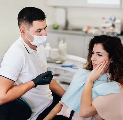 How to Care for a Broken Tooth Before Seeing an Emergency Dentist in Oshawa